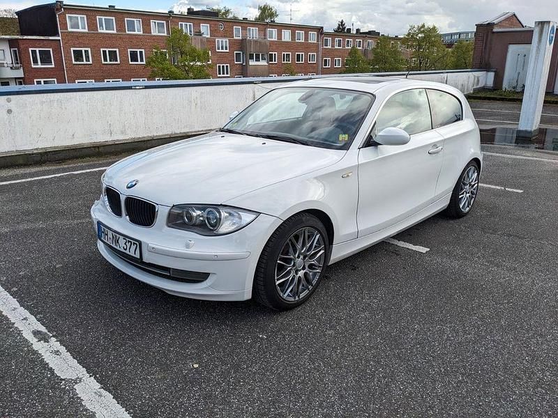 Weiß Gebraucht 2007 BMW 118 Performance Kleinwagen | 3.500 € (Guter Preis) - Bild 1/4
