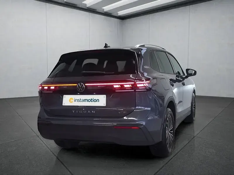 Gebraucht VW Tiguan 131 PS (96 kW) 2025 Grau SUV