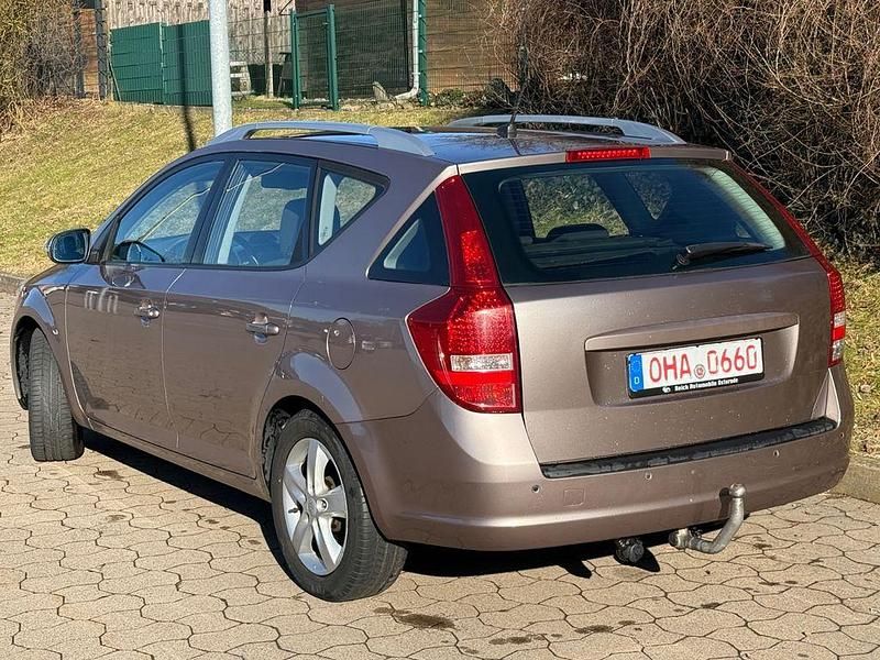Gebraucht Kia Ceed Sportswagon 125 PS (91 kW) 2011 Beige Kombi