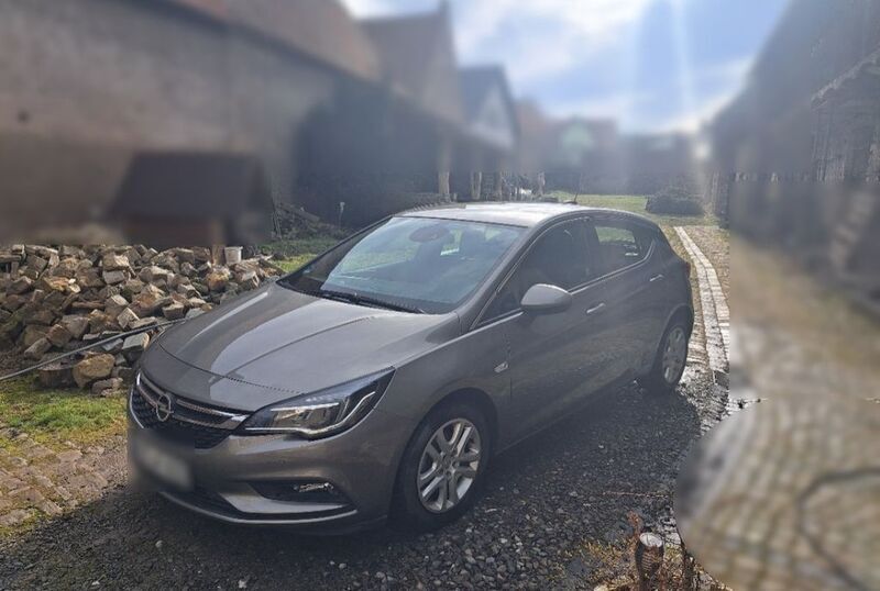 Grau Gebraucht 2015 Opel Astra Innovation Limousine | 13.900 € (Etwas zu teuer) - Bild 1/4
