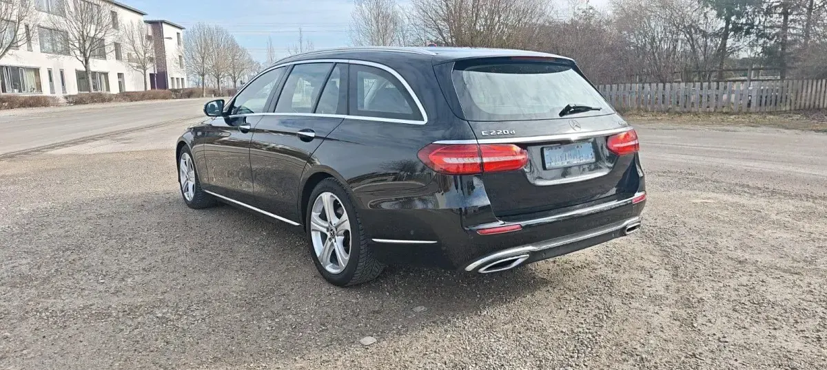 Gebraucht Mercedes E220 Exclusive 194 PS (142 kW) 2018 Schwarz Kombi