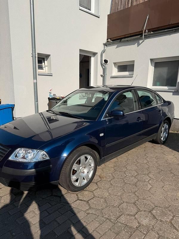 Gebraucht VW Passat 150 PS (110 kW) 2001 Blau Limousine