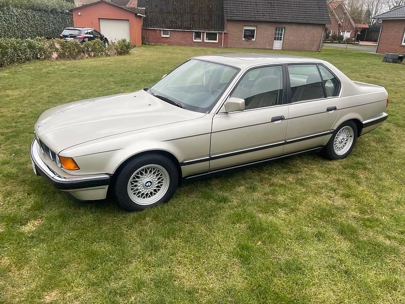 Gebraucht BMW 730 188 PS (138 kW) 1988 Gold Limousine