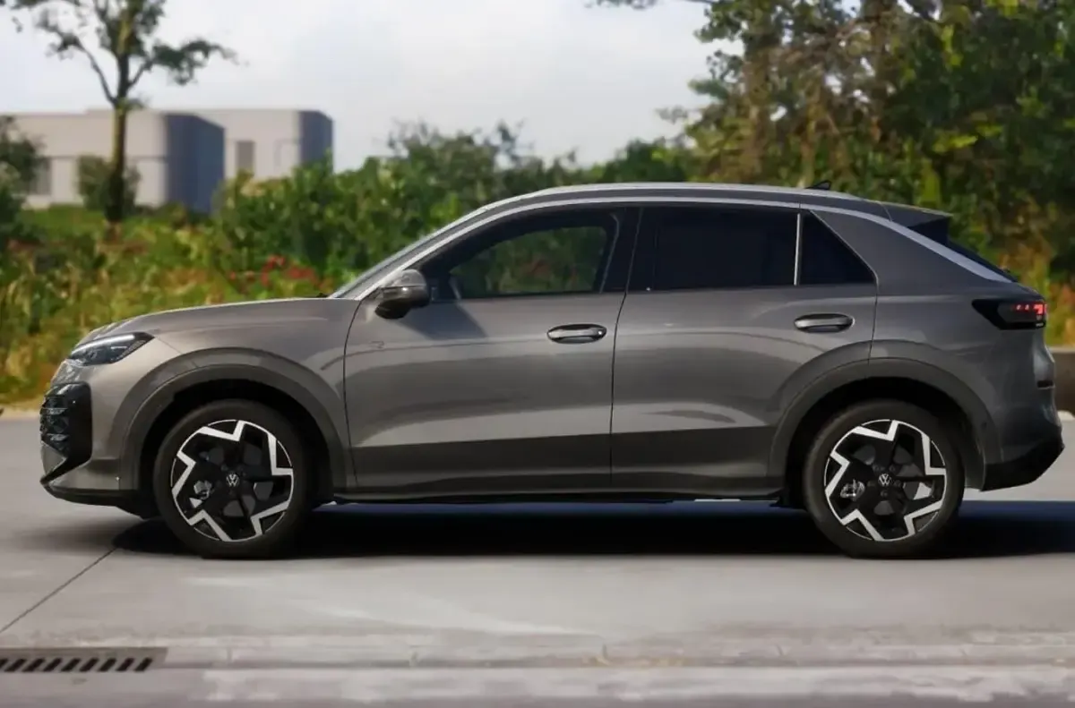 Neu VW T-Roc Pro 150 PS (110 kW) 2026 Wolf grey metallic SUV