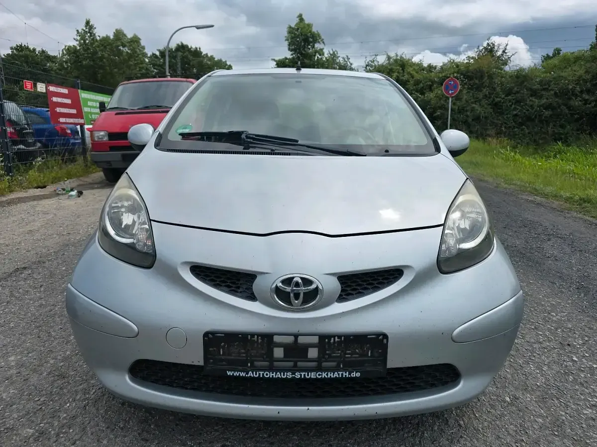 Gebraucht Toyota Aygo 68 PS (50 kW) 2006 Grau Kleinwagen