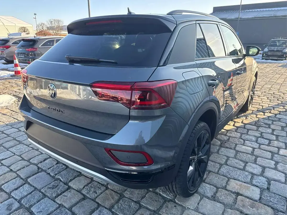 Neu VW T-Roc Style 150 PS (110 kW) 2026 Indiumgrau metallic/dach... SUV
