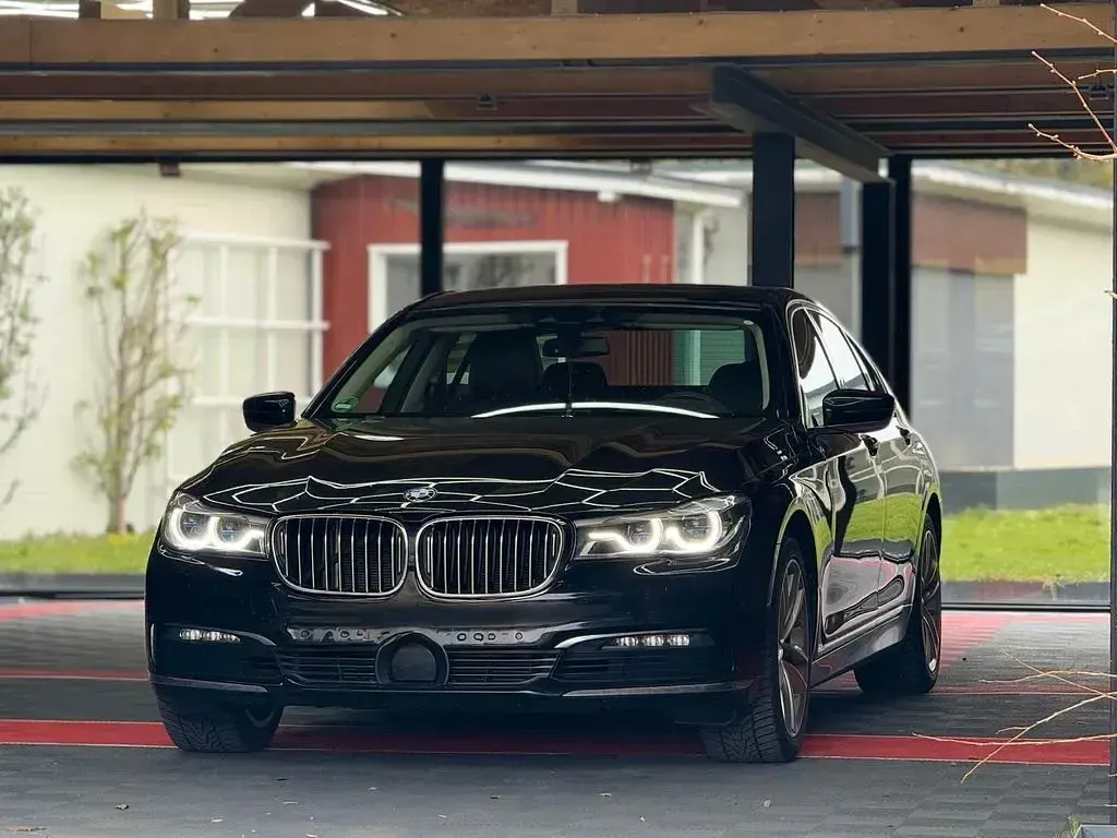 Gebraucht BMW 730L Sport Line 265 PS (194 kW) 2019 Schwarz Limousine