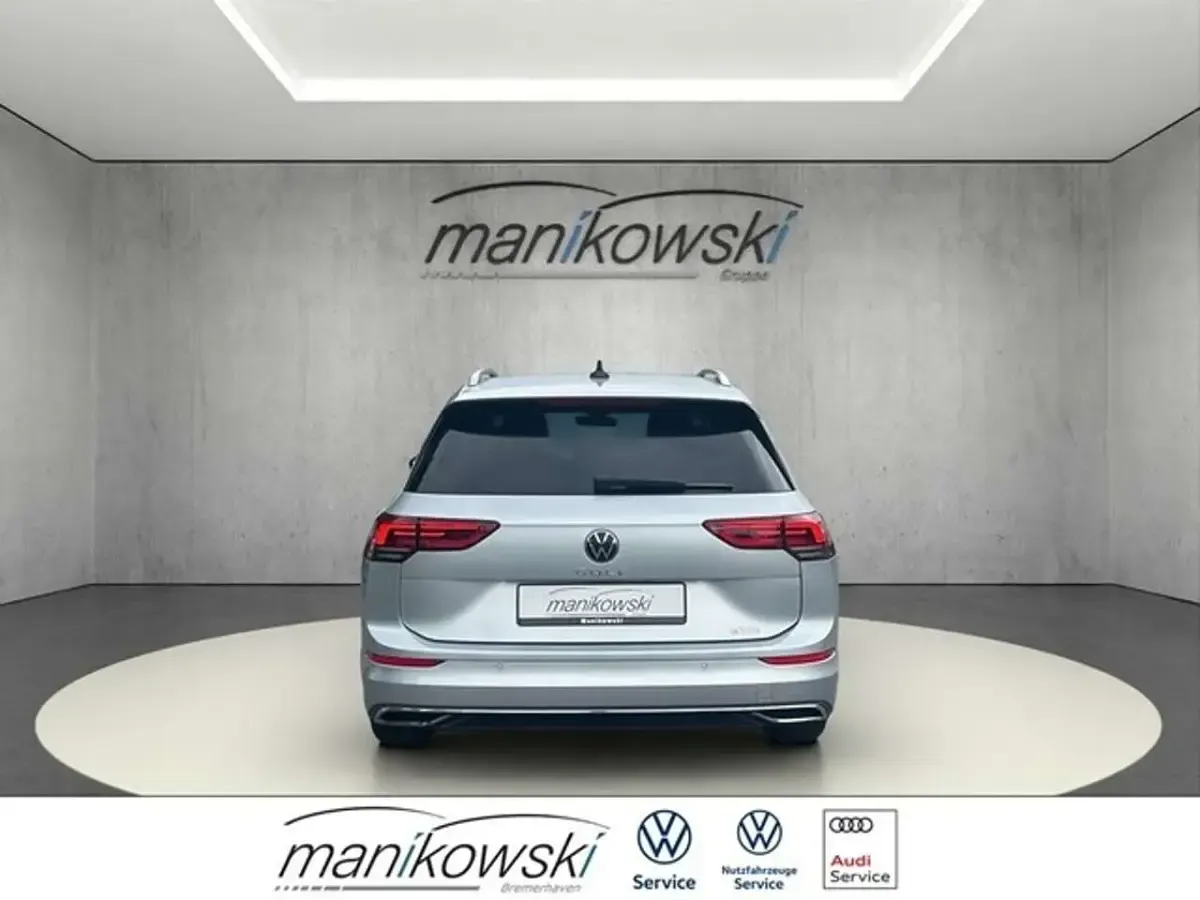 Gebraucht VW Golf VIII Active 110 PS (80 kW) 2023 Silber Kombi