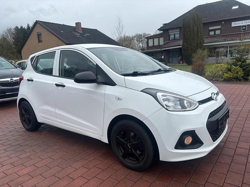 Gebraucht Hyundai i10 67 PS (49 kW) 2016 Weiß Kleinwagen