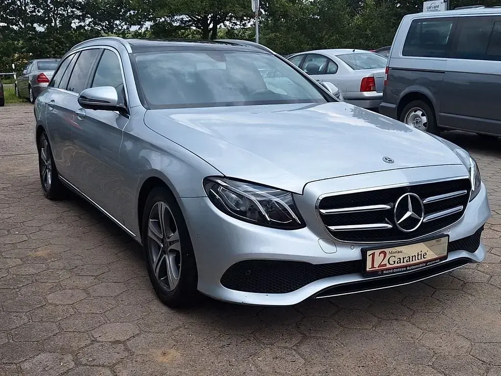 Gebraucht Mercedes E220 194 PS (142 kW) 2019 Silber Limousine