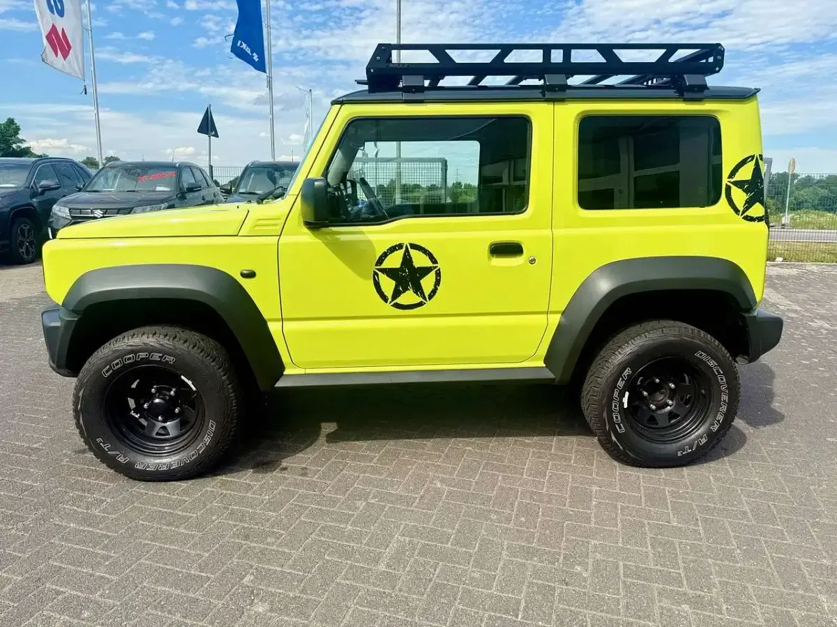 Gebraucht Suzuki Jimny Comfort 102 PS (75 kW) 2021 Kinetic yellow / black SUV