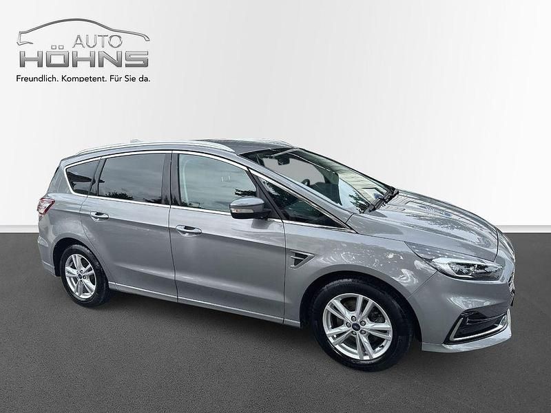Silber Gebraucht 2021 Ford S-MAX Titanium Van / Kleinbus | 27.789 € (Etwas zu teuer) - Bild 1/4