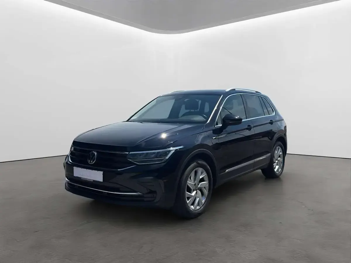 Gebraucht VW Tiguan Life 150 PS (110 kW) 2021 Deep black perleffekt SUV