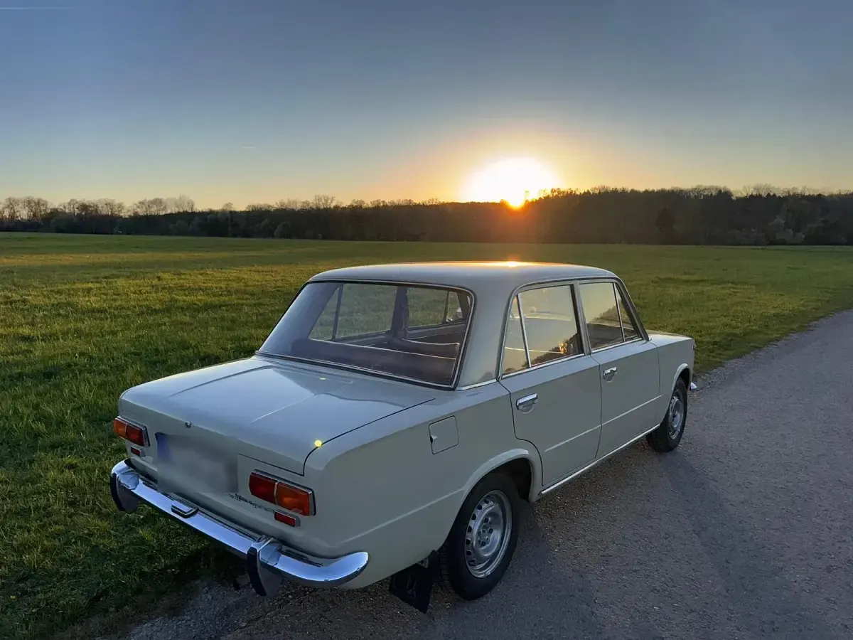 Second-hand Lada 2101 44 CP (32 kW) 1971 Bej Berlinǎ