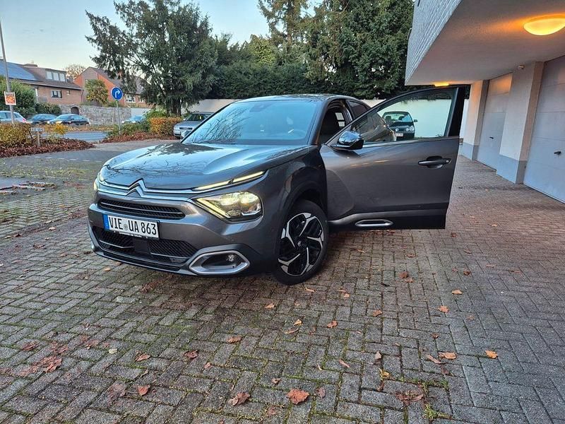 Grau Gebraucht 2023 Citroën C4 PureTech Limousine | 15.700 € (Guter Preis) - Bild 1/4
