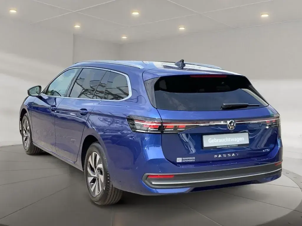 Gebraucht VW Passat Business 150 PS (110 kW) 2025 Blau Kombi