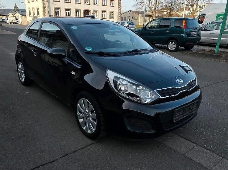 Gebraucht Kia Rio 87 PS (63 kW) 2013 Schwarz Kleinwagen
