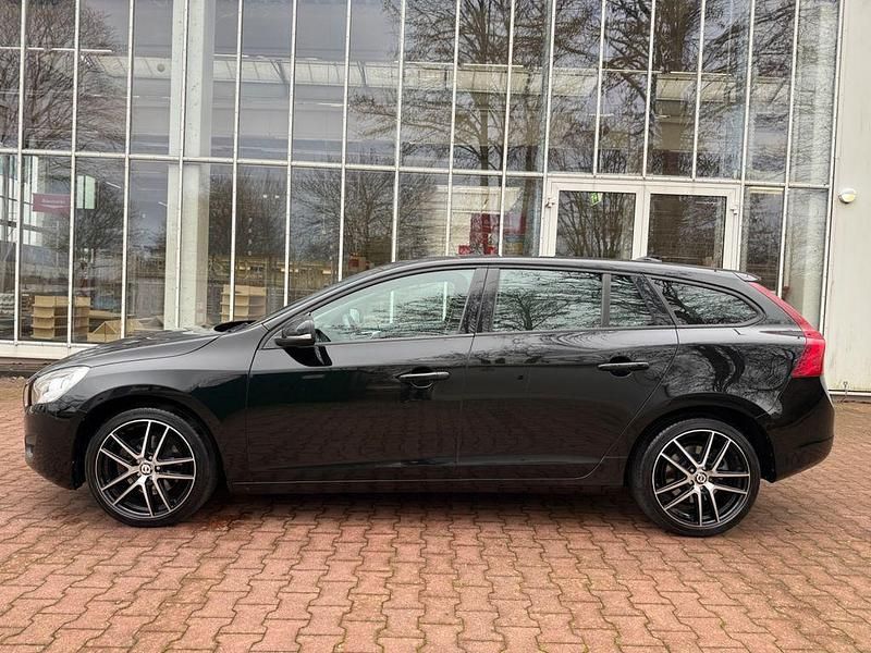 Gebraucht Volvo V60 Kinetic 114 PS (83 kW) 2011 Schwarz Kombi
