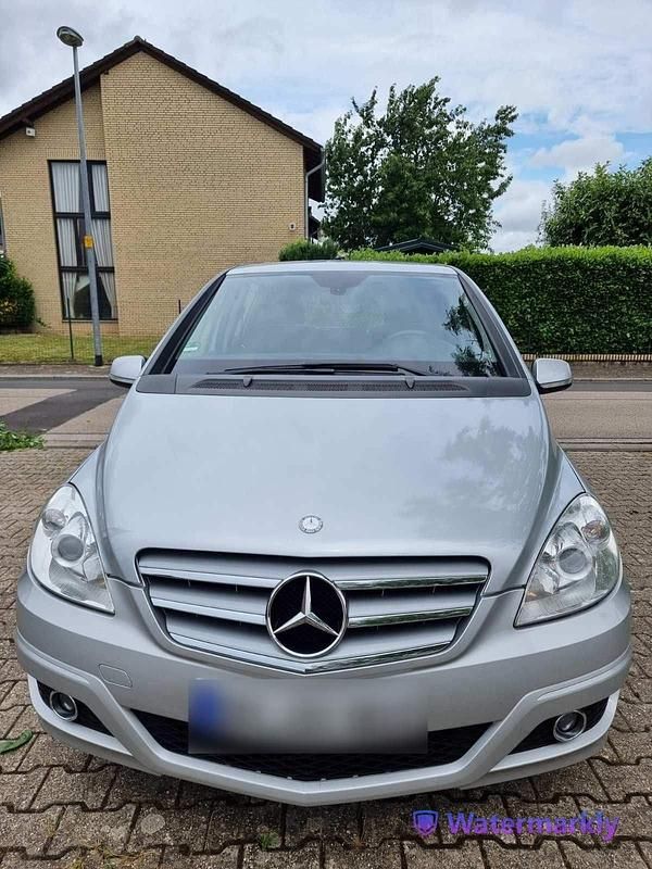 Grau Gebraucht 2010 Mercedes B160 Van / Kleinbus | 4.990 € (Fairer Preis) - Bild 1/4