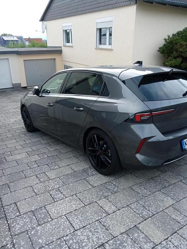 Grau Gebraucht 2023 Opel Astra Elegance Limousine | 16.000 € (Superpreis) - Bild 1/3