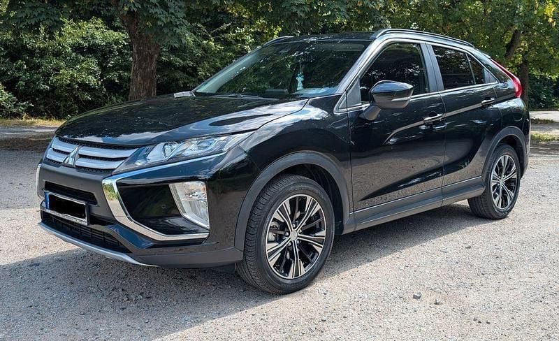 Schwarz Gebraucht 2018 Mitsubishi Eclipse Cross Diamant Edition SUV | 15.850 € (Guter Preis) - Bild 1/4