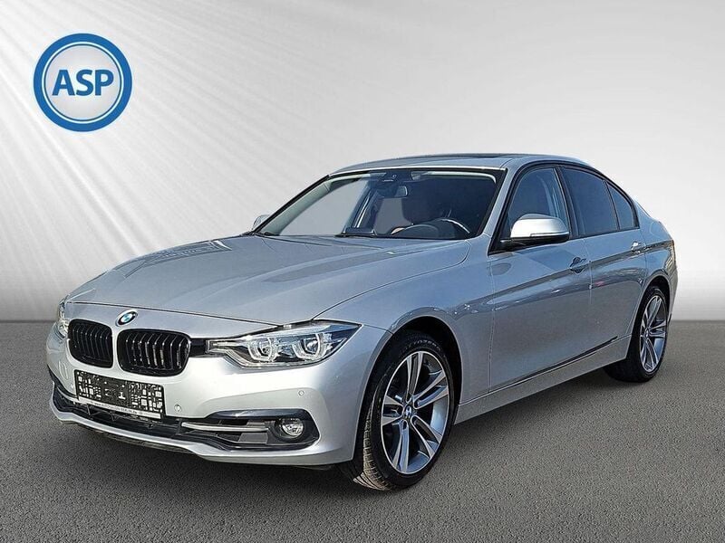 Gebraucht BMW 330 Sport Line 252 PS (185 kW) 2015 Glaciersilber metallic Limousine