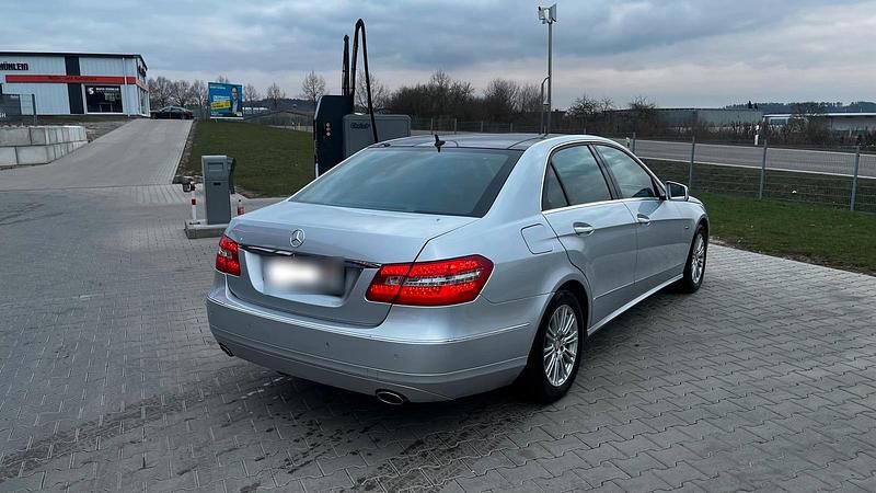 Gebraucht Mercedes E350 211 PS (155 kW) 2010 Silber Limousine