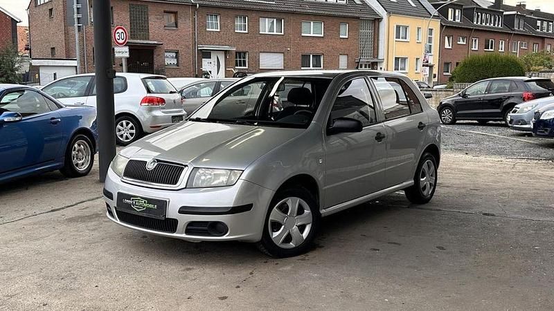 Silber Gebraucht 2005 Skoda Fabia Classic Limousine | 1.490 € (Fairer Preis) - Bild 1/4