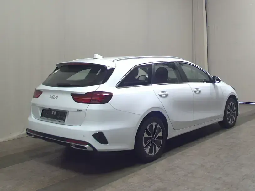 Gebraucht Kia Ceed Vision 141 PS (103 kW) 2022 Weiss Kleinwagen