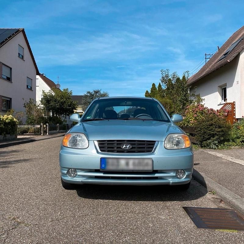 Gebraucht Hyundai Accent GLS 84 PS (61 kW) 2003 Blau Limousine