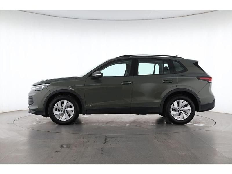 Gebraucht VW Tiguan 131 PS (96 kW) 2025 Cipressinogrün (metallic) SUV