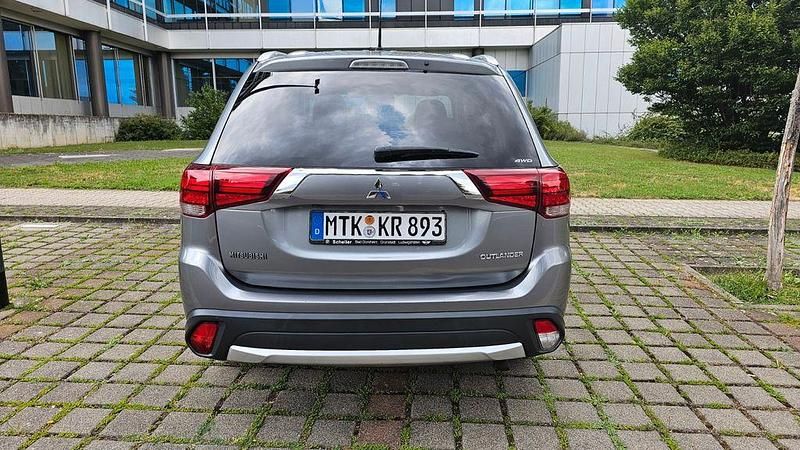 Gebraucht Mitsubishi Outlander 150 PS (110 kW) 2016 Grau SUV