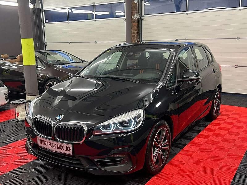 Schwarz ii Gebraucht 2019 BMW 218 Sport Line Van / Kleinbus | 16.999 € (Fairer Preis) - Bild 1/4