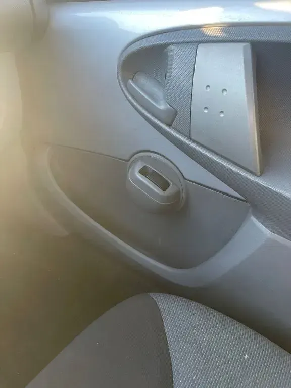 Gebraucht Toyota Aygo 68 PS (50 kW) 2006 Silber Kleinwagen