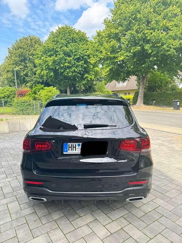 Schwarz Gebraucht 2019 Mercedes GLC300 AMG SUV | 41.990 € (Etwas zu teuer) - Bild 1/4