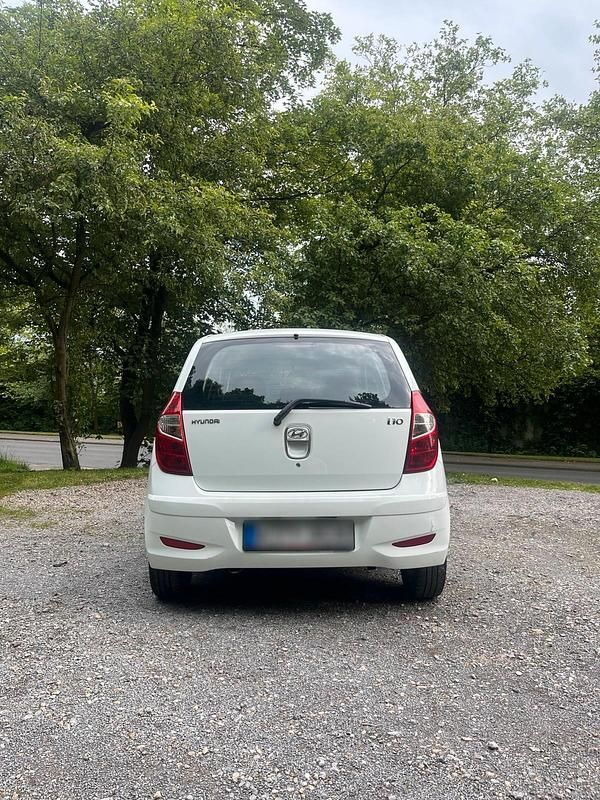 Gebraucht Hyundai i10 69 PS (50 kW) 2011 Weiß Kleinwagen