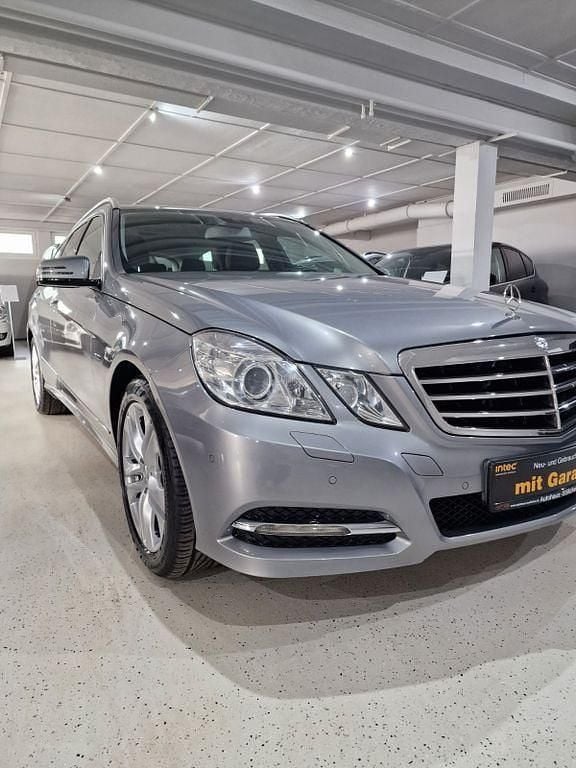 Gebraucht Mercedes E250 204 PS (150 kW) 2011 Silber Kombi