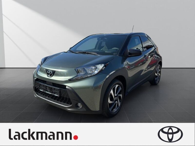 6w4)/ black mica (209) (gruen Gebraucht 2023 Toyota Aygo Pulse Kleinwagen | 15.490 € (Fairer Preis) - Bild 1/4