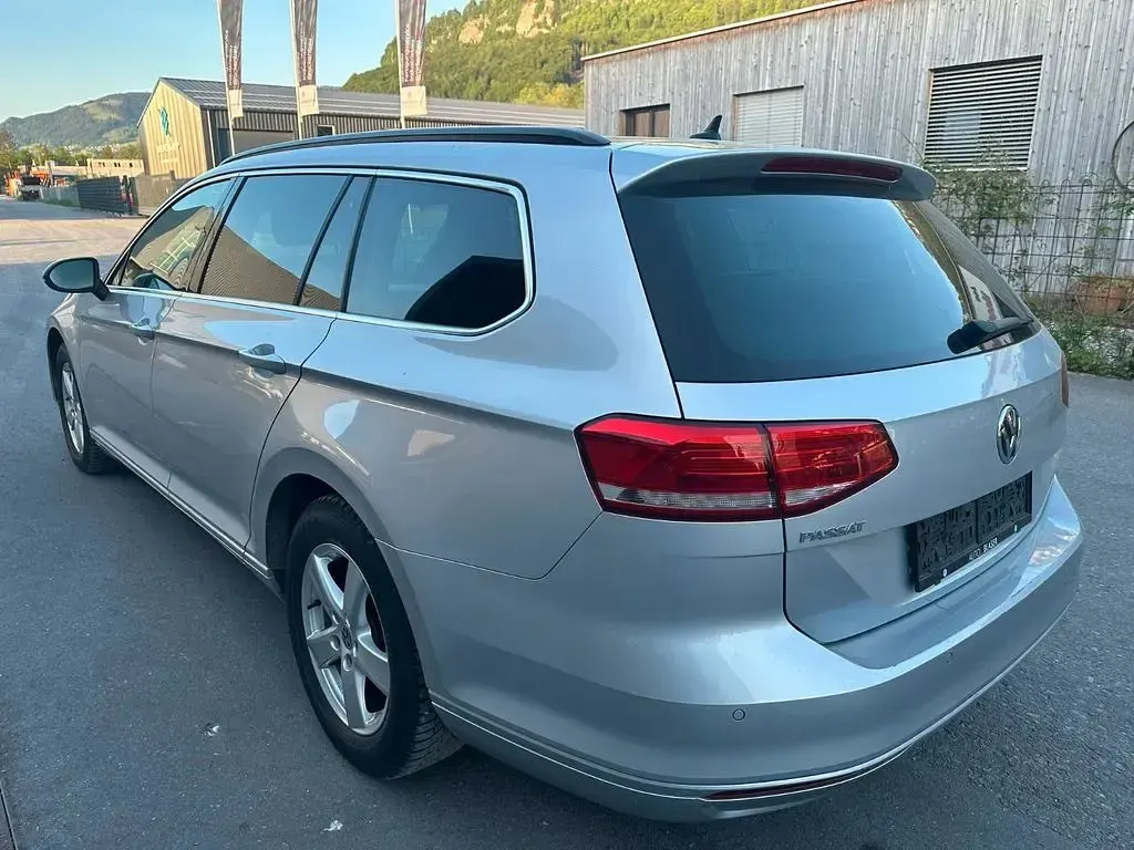 Gebraucht VW Passat Comfortline 120 PS (88 kW) 2018 Silber Kombi