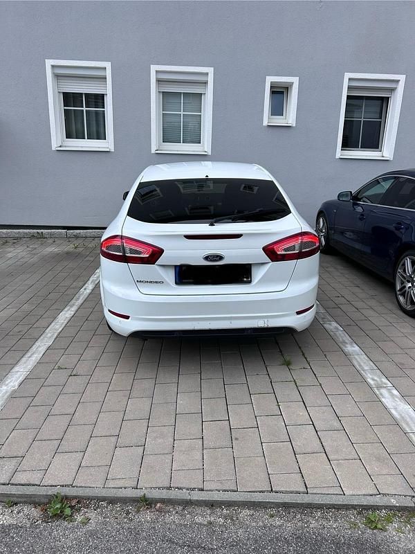 Gebraucht Ford Mondeo Titanium 163 PS (119 kW) 2014 Weiß Limousine