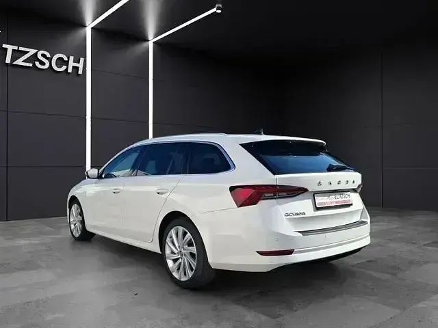 Gebraucht Skoda Octavia First Edition 150 PS (110 kW) 2020 Candyweiss Kombi