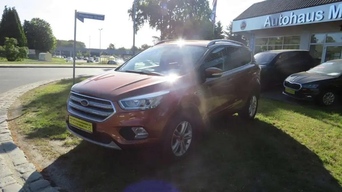 Gebraucht Ford Kuga Titanium 182 PS (133 kW) 2017 Torinobraun metallic SUV
