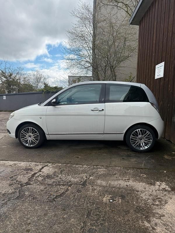 Gebraucht Lancia Ypsilon 2001 Weiß Kleinwagen
