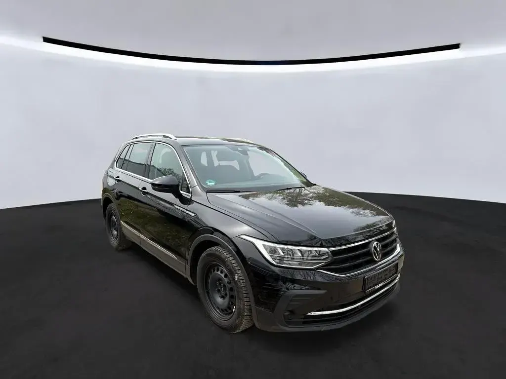 Gebraucht VW Tiguan Life 150 PS (110 kW) 2023 Deep black SUV