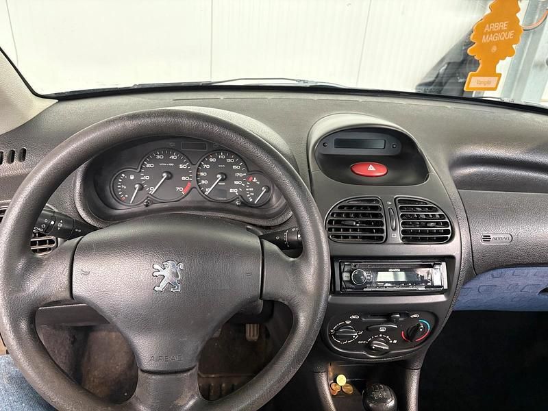 Gebraucht Peugeot 206 75 PS (55 kW) 2002 Blau Kleinwagen