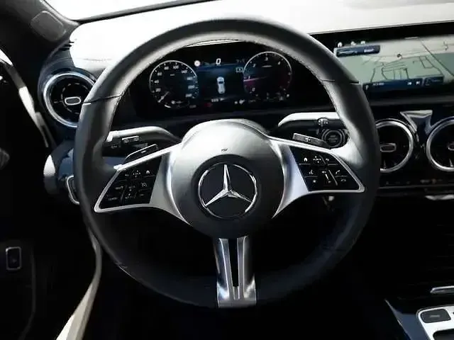 Gebraucht Mercedes CLA180 Progressive 116 PS (85 kW) 2025 Weiss