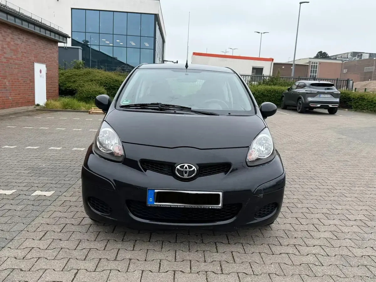 Second-hand Toyota Aygo 68 CP (50 kW) 2009 Negru Hatchback