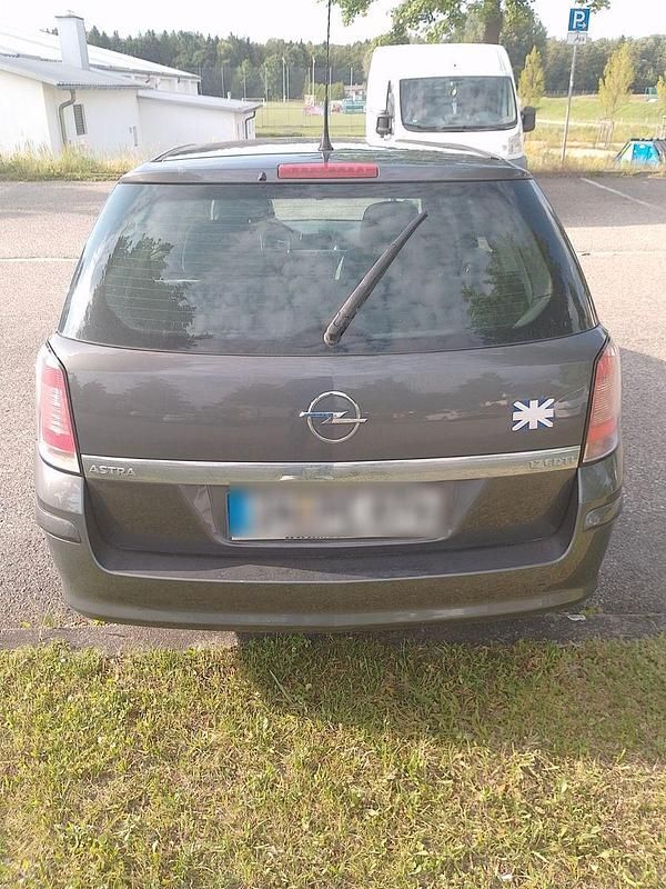 Gebraucht Opel Astra Edition 110 PS (80 kW) 2009 Grau Limousine