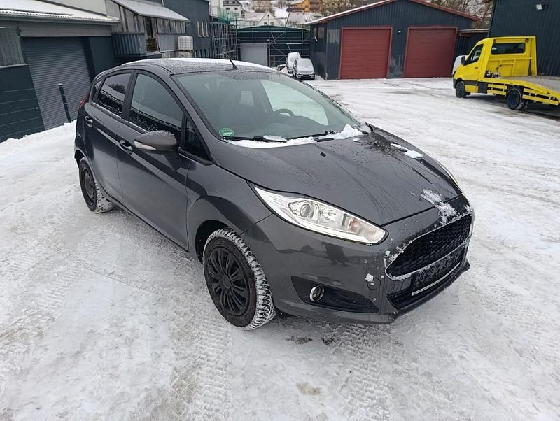 Gebraucht Ford Fiesta Celebration 80 PS (58 kW) 2017 Grau Kleinwagen