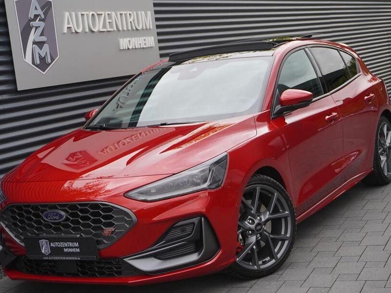 Fantastic red tc Gebraucht 2022 Ford Focus ST Limousine | 32.990 € (Fairer Preis) - Bild 1/4